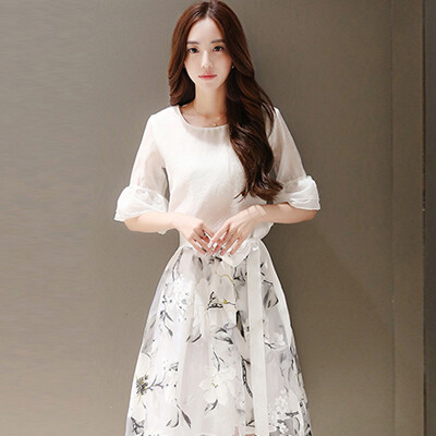  欧根纱面料，高贵典雅！漂亮的颜色，精致的图案，很新颖的连衣裙！