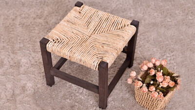 来福掌柜 | 雅可东家----实木手编小矮凳
对于那些喜欢淡淡稍微温馨的感觉，
手工品无疑是最佳选择，
不繁琐，不冷淡，不花俏。