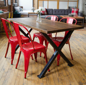 工业风复古餐桌
来源：http://www.z-hao88.com/fgjj/