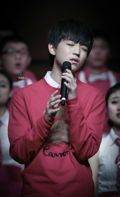 #王俊凯# #TFBOYS王俊凯# #TFBOYS#160103 八中音乐会cr：BLOWBUBBLES王俊凯个站