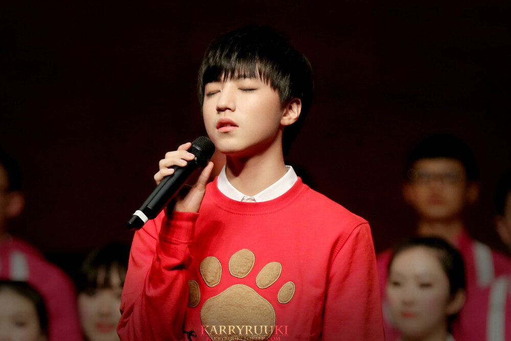 #王俊凯# #TFBOYS王俊凯# #TFBOYS#160103 八中音乐会cr：咕噜蘑菇汤