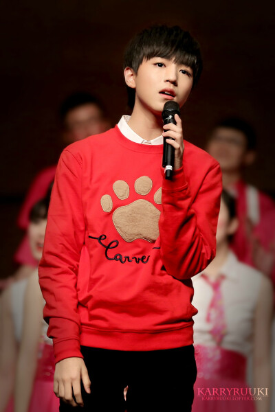 #王俊凯# #TFBOYS王俊凯# #TFBOYS#160103 八中音乐会cr：咕噜蘑菇汤