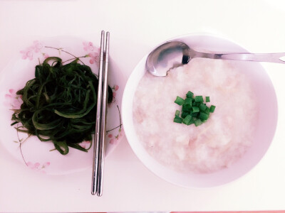 金针菇鱼片粥+凉拌海带丝 #节食晚餐#健康食谱