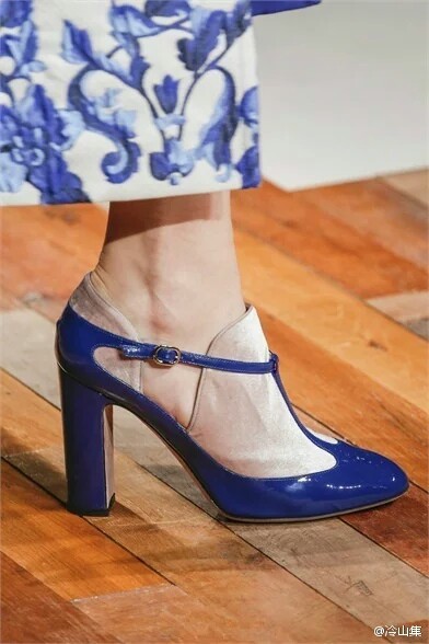  青花瓷。 Details. Valentino Fall 2013 