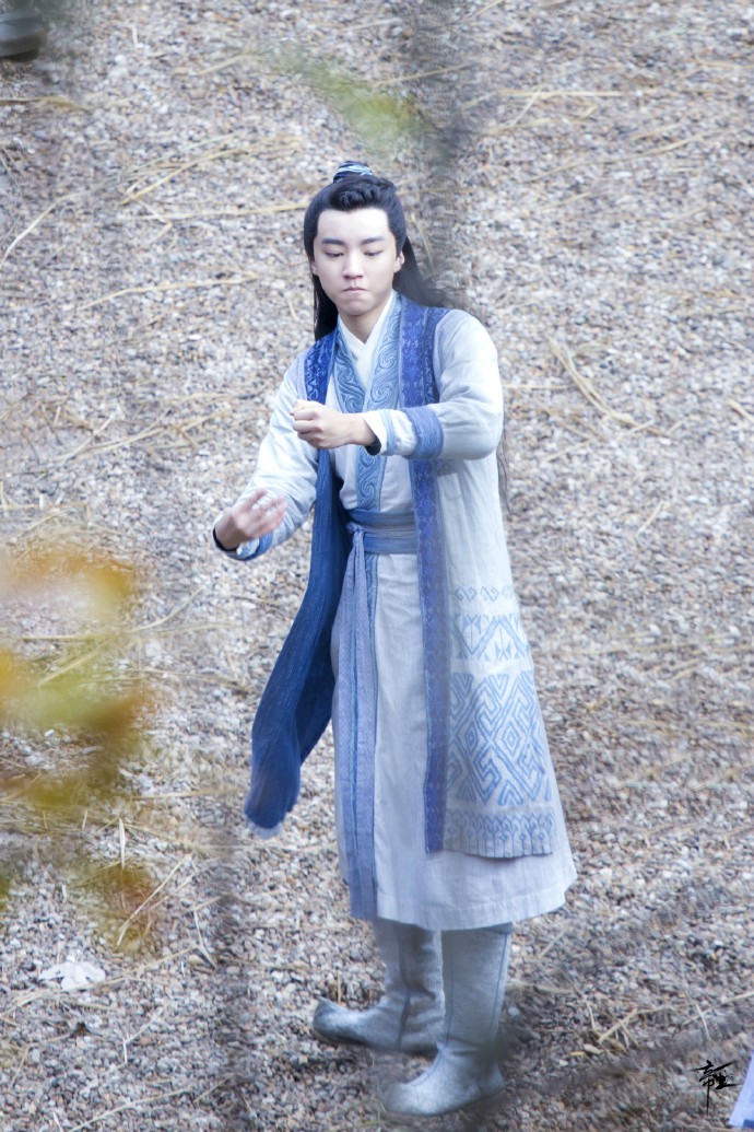 #王俊凯# #TFBOYS王俊凯# #TFBOYS#诛仙拍摄cr：KarRoy_Emperor帝王站