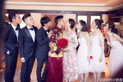 刘诗诗吴奇隆巴厘岛大婚：从07年的辛十四娘开始，我爱了诗诗9年，如今我爱的那个美丽善良的姑娘终于披上美丽的嫁衣嫁给她的意中人，或许她的意中人不是脚踏云彩的超级英雄，但我看到了吴奇隆对诗诗对他们婚礼的用心…