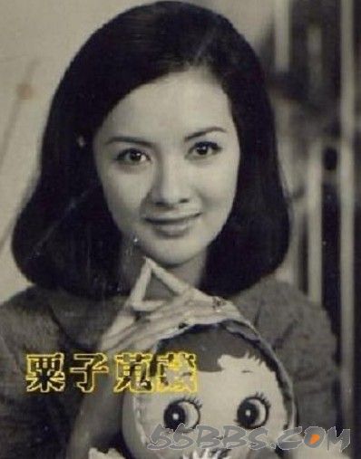 汪玲 长得有多美演戏就有多木，但是真美啊，标致得一塌糊涂，老了都比别的老太太漂亮几分