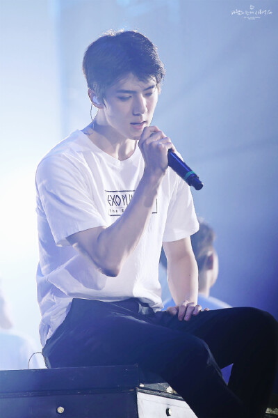 #吴世勋喵星人##吴世勋0412生日快乐# 【高清】【바람과 함께 사라지다】160320 EXO PLANET #2 The
EXO’luXion [dot] 原图地址：【O网页链接】