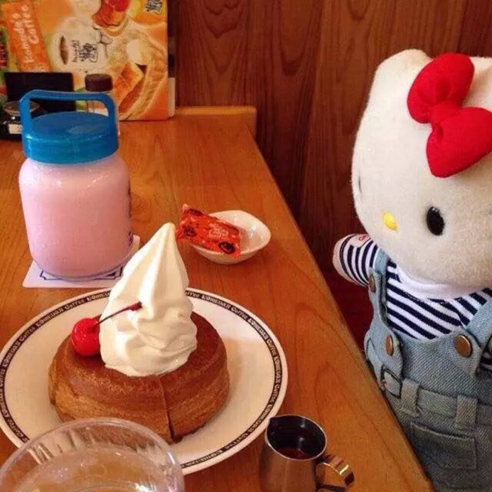 韩国首尔新村Hello Kitty Café主题餐厅 