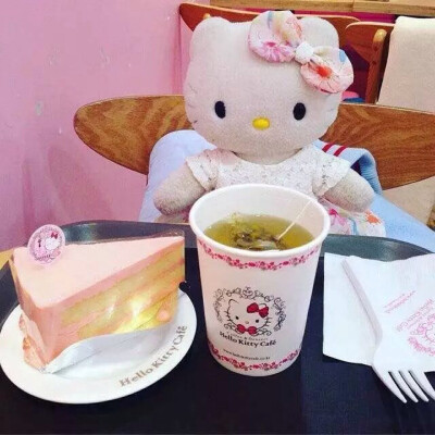 韩国首尔新村Hello Kitty Café主题餐厅 