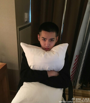 知道自己错了(๑乛◡乛๑)
拿着  枕头
去沙发睡吧！
哼╭(╯^╰)╮