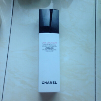 Chanel，卸妆乳液。