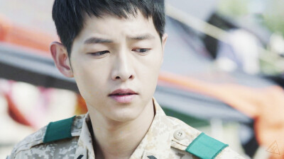 #太阳的后裔# #태양의후예# #双宋CP# #宋仲基# #宋慧乔# Descendants of the sun ♡ cr：logo EP09 “甚麼時候能看到姜醫生？” 【1080p修圖】