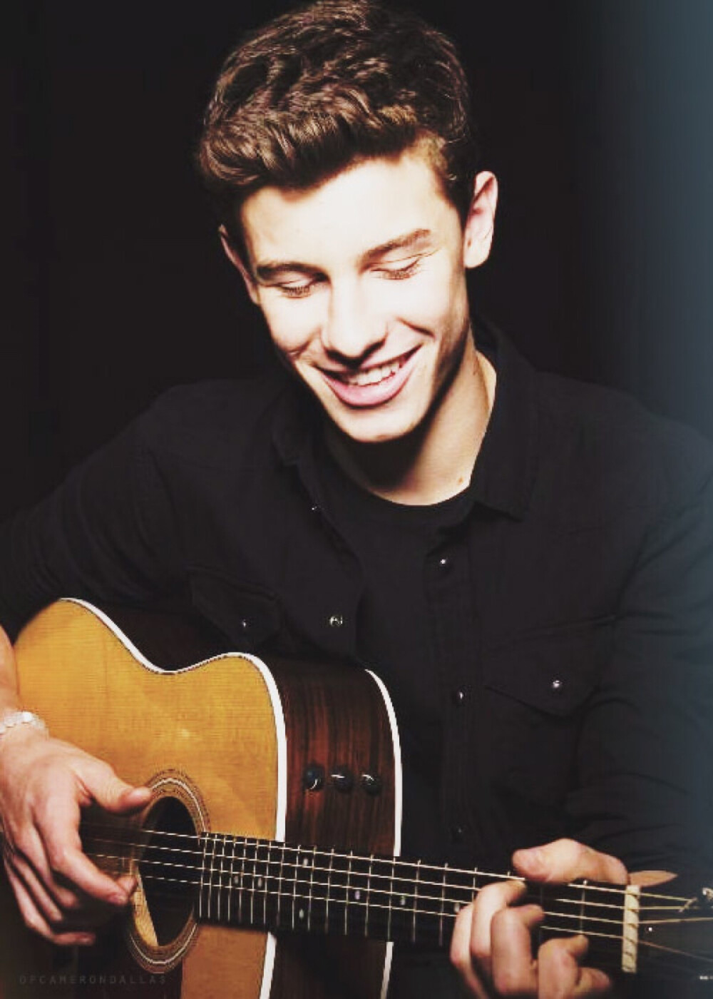 他叫Shawn Mendes. 他是萌德. 他是肖恩. He is my love.