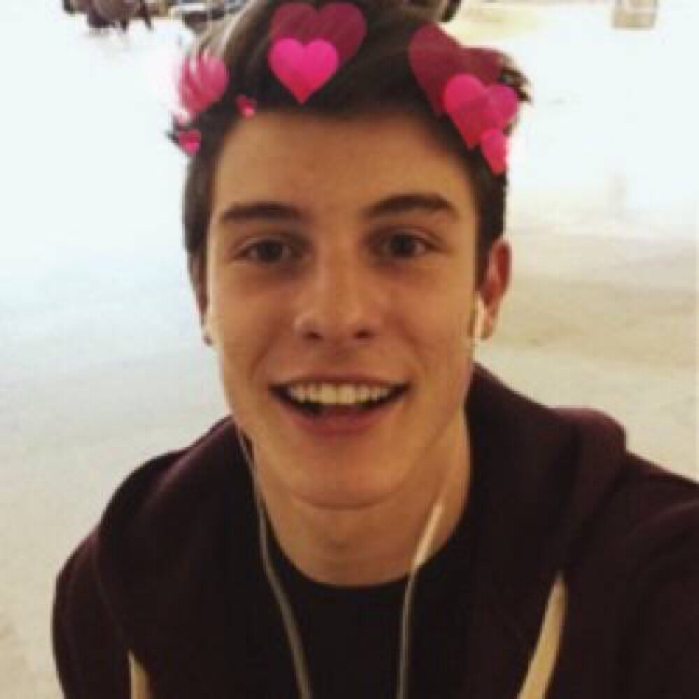 他叫Shawn Mendes. 他是萌德. 他是肖恩. He is my love.