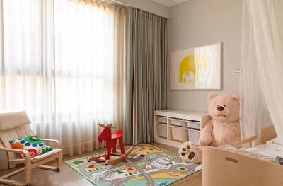 【现代美式混搭风】简约的美式装修风格就可以很好的满足这种需求，并且比较好的是，在营造慵懒舒适温馨的氛围中还能够保持一种尊贵的复古的情怀。就这款家居来说第一个让小编印象深刻的就是墙面的涂料的颜色，当然也…