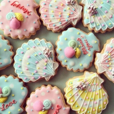 beautiful sea shell cookies