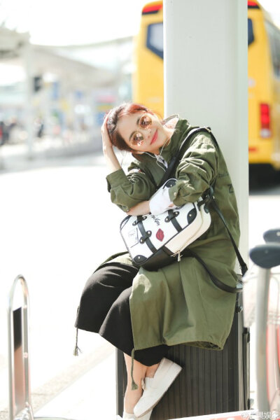 #谭松韵首尔时装周# 谭菇娘首尔行结束，小芒，总算有交代了是嘛今天小可爱太帅气了，所以你说什么都是对的姑娘一路平安，好好飞～飞高高哟～