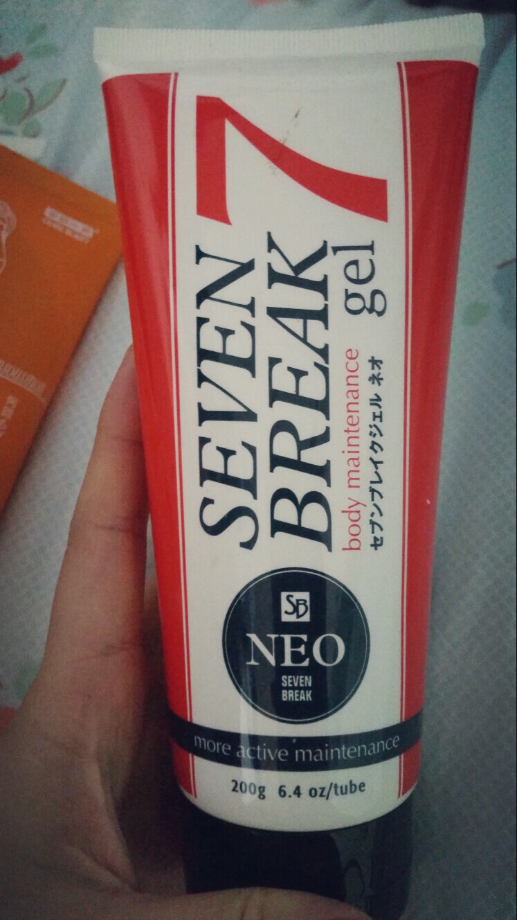 seven柒牌瘦腿霜 把上去整个腿像燃烧了一样 辣辣的 一般用这个需要按摩小腿或者大腿 挺麻烦的 但是要瘦就不要嫌麻烦 坚持每天运动后或者洗完澡后擦了就按摩的话 一定能看见效果