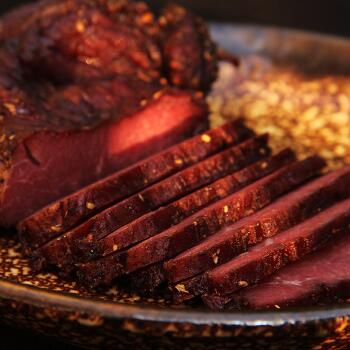  农村的熏制腊肉黄牛肉，超级好吃又回味，精选黄牛，口味纯正，值得你品尝的舌尖美味！