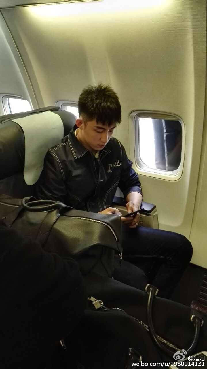 飞机上的鲸鱼宝宝(*¯︶¯*)