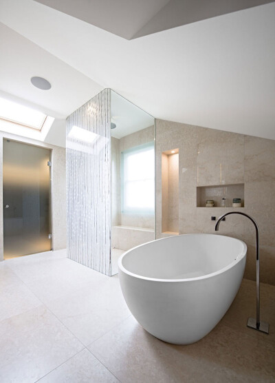 米粒饰家
英国St John’s Wood 别墅
位于英国伦敦的St John’s Wood 别墅，是由SHH Architects设计团队打造的一个私人住宅项目。这个公寓内部优雅典雅的风格令人印象深刻。尤其令人印象深的是室内空间通过家具、落…