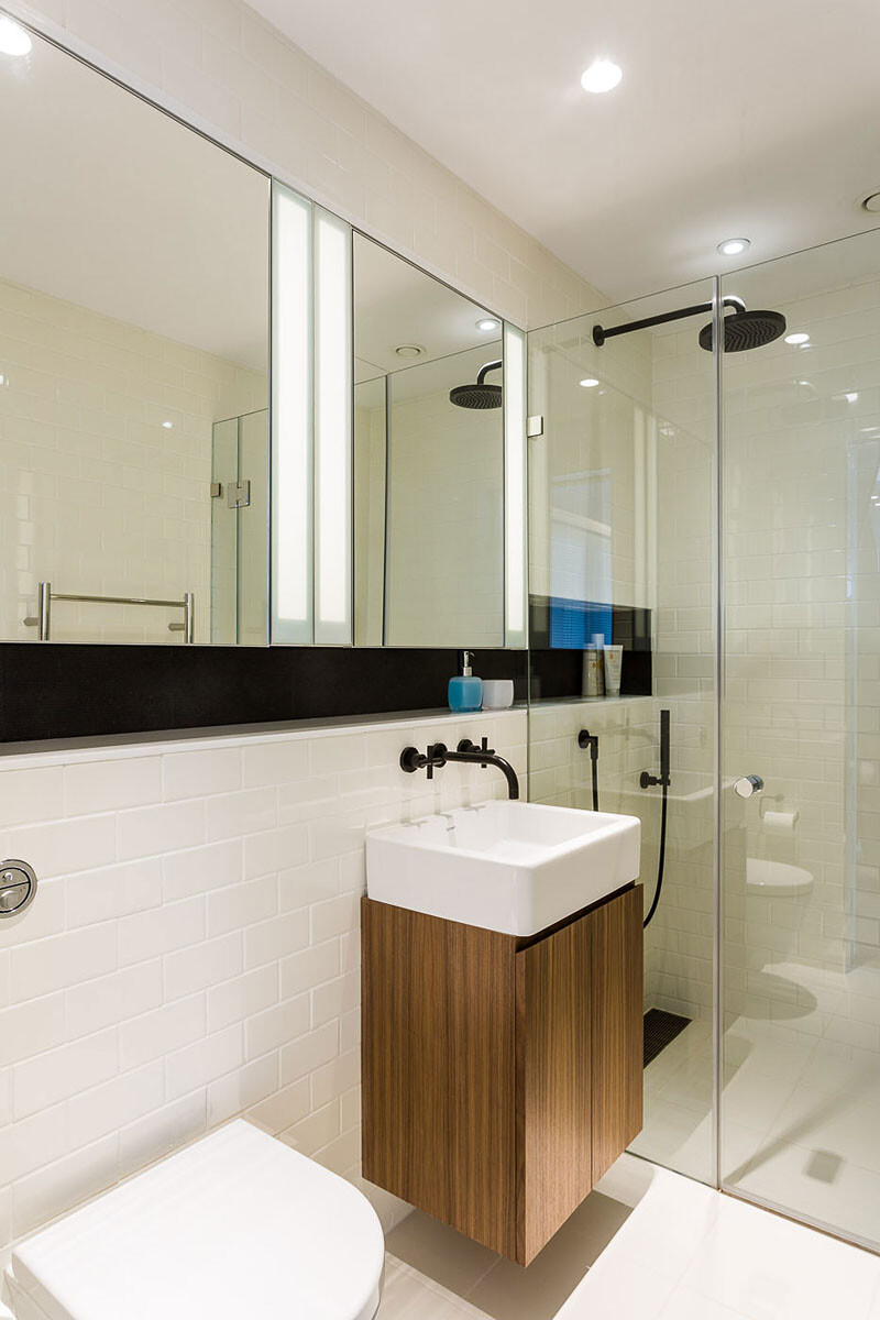 米粒饰家
英国St John’s Wood 别墅
位于英国伦敦的St John’s Wood 别墅，是由SHH Architects设计团队打造的一个私人住宅项目。这个公寓内部优雅典雅的风格令人印象深刻。尤其令人印象深的是室内空间通过家具、落地窗、 照明和材料来烘托美式风格的气氛。公寓空间也同样不失豪华和高贵的感觉。总结来说，这个公寓设计的是非常完美，无论在硬装还是软装上都值得大家学习。