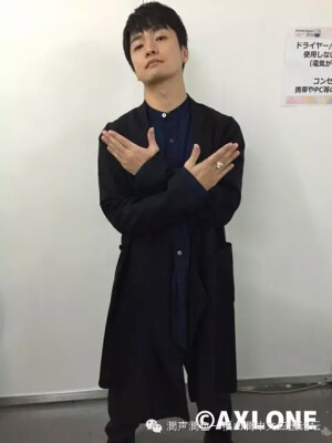 #福山润#为什么润润的迷之中二姿势拍出来总能这么帅！