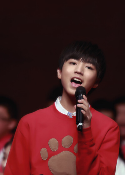 #TFBOYS王俊凯##TFBOYS##王俊凯#160103 八中新年音乐会cr：橙子喵喵酥