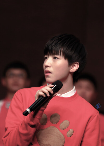 #TFBOYS王俊凯##TFBOYS##王俊凯#160103 八中新年音乐会cr：橙子喵喵酥