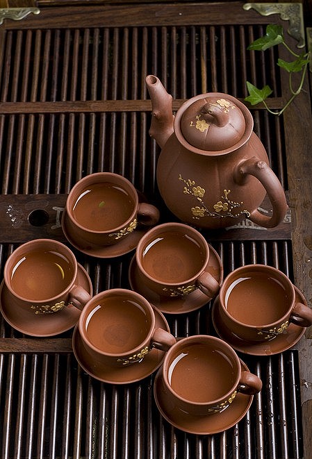 春共山中采，香宜竹里煎。