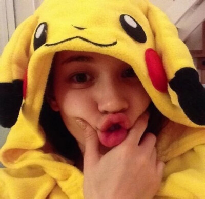 水原希子&皮卡丘~