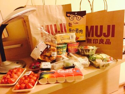 带上动车的食物。一天就被我俩消灭得差不多