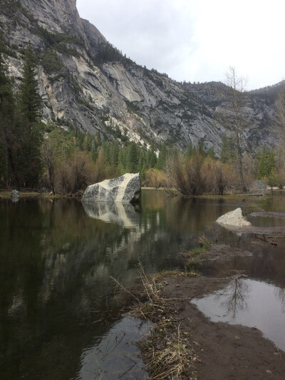 Mirror Lake 真的如其名一般 似镜子一样平静