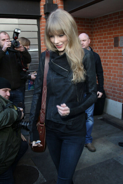 『T.S.』泰勒 斯威夫特
