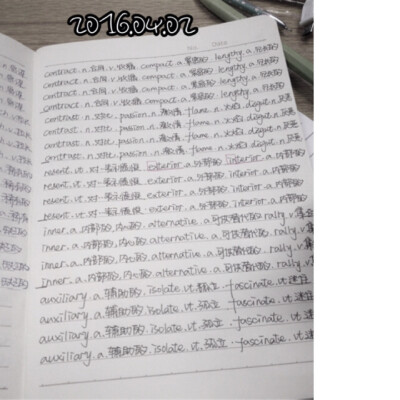 我脑袋瓜子比较笨 背单词一定要反反复复写很多次才能彻底记住 没事 记得牢一些 也好