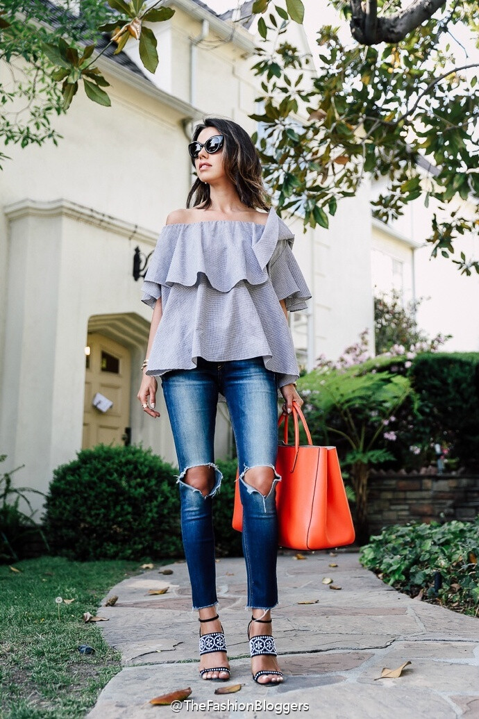 #thefashionbloggers# ▲1/ PANDORA The Spring Collection jewelry, ALEXIS
dress, REBECCA MINKOFF sandals, STRATHBERRY OF SCOTLAND bag 2/ MLM LABEL
Maison top, BLANK DENIM skinny jeans, ABITHA SIMMONS sandals, ANYA
HINDMARCH tote 3/ BANANA REPUBLIC trench coat, AQUAZZURA sandals