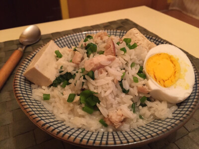 一人の食 豆腐魚湯泡飯+鹹鴨蛋