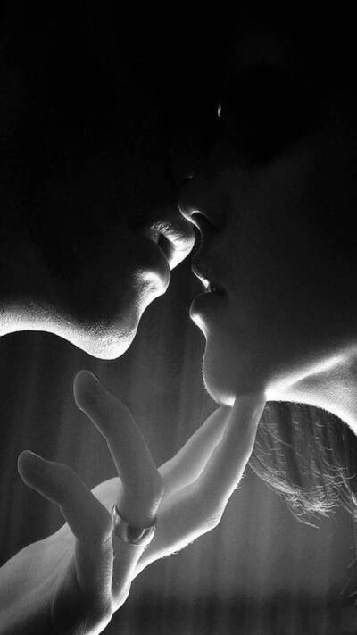 灯光再亮也抱住你