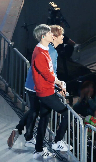 EXO chanbaek 朴灿烈 边伯贤 灿白；