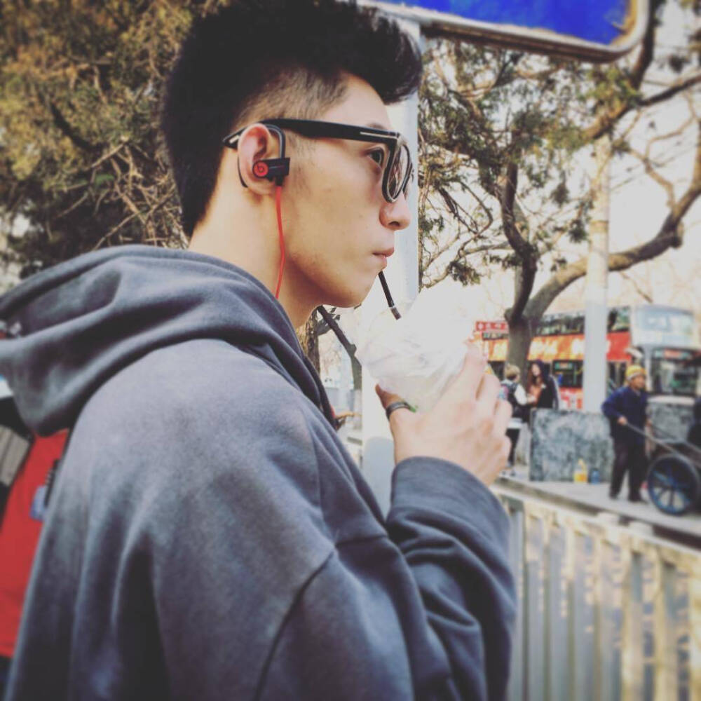 黄景瑜这颜值简直逆天啊阿蒙更新一则ins