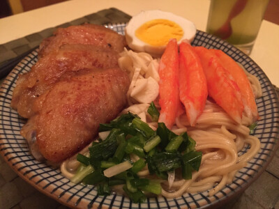 一人の食 豚骨と醤油ラーメン（豚骨醬油拉麵）