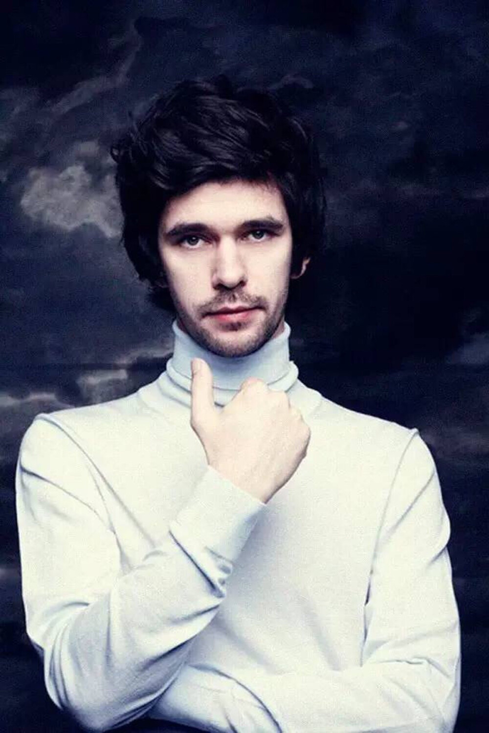 本·威士肖
Ben Whishaw