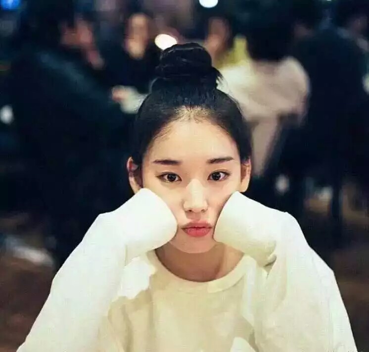 《太阳的后裔》中扮演小护士的90年生韩国女演员朴奂喜,美美哒