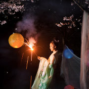 《雨夜樱》烟花绥飘雪 彩虹逐流星 暖帐醉红绡 冷雨击夜樱 桃飘妃子葬 李飞唐人吟 ...展开全文c