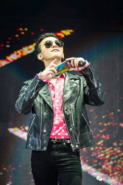 权志龙-#中国 各站 BIGBANG TOUR高清图#cr：logo