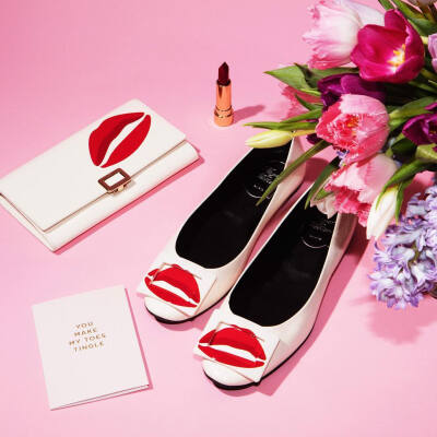 Lips Gommette Ballerinas and the Mini Lips Buckle Clutch. #RogerVivier 