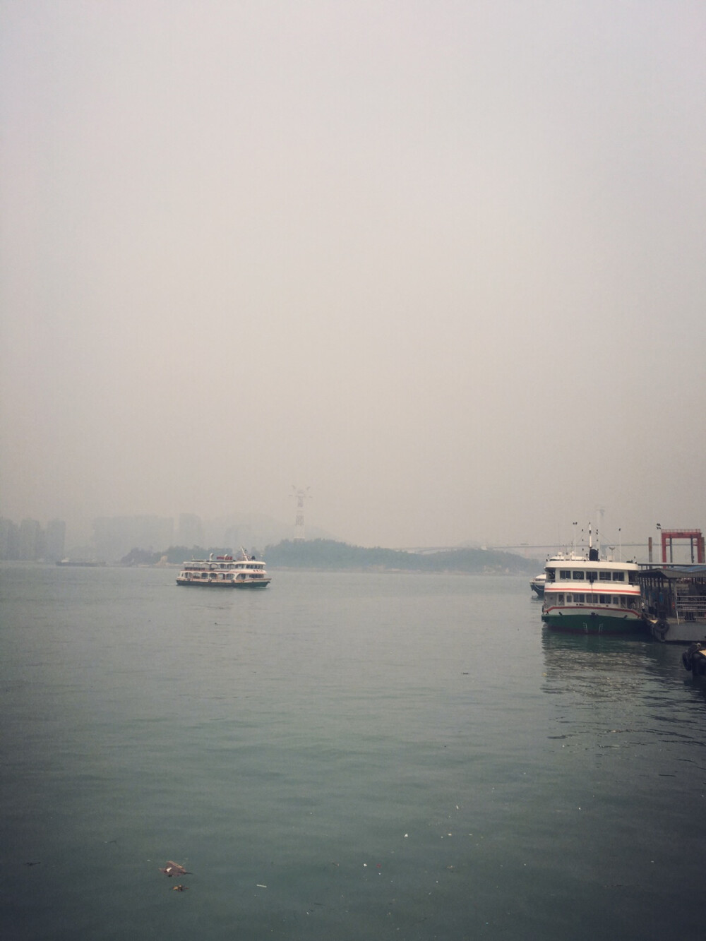 我喜欢海，喜欢坐在海边，吹海风