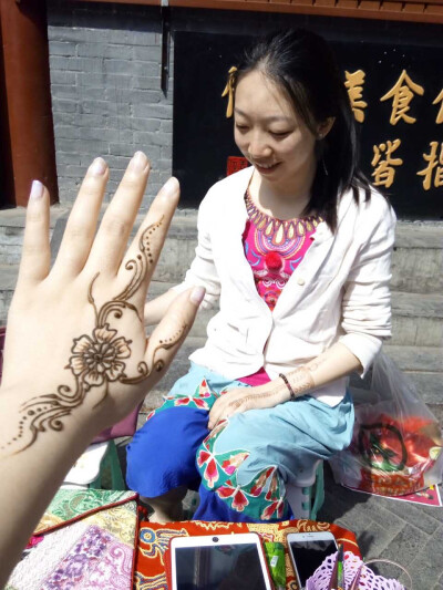 曼曼说，越简单越美丽。怎么办，画henna会上瘾哦。