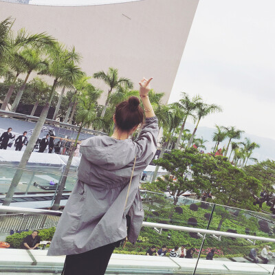 FEELROOM春季 连帽设计薄料中长款风衣外套防晒衫女